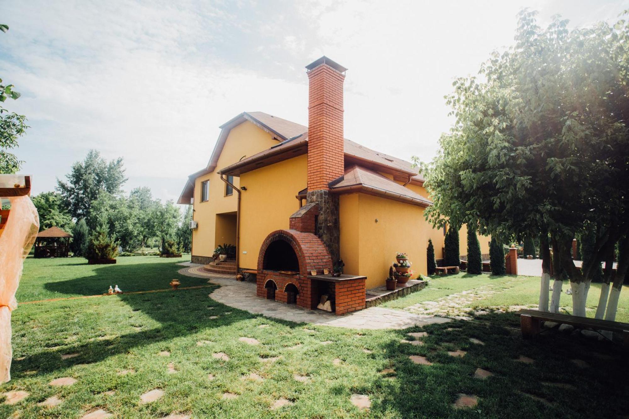 Villa Fenix Berehove  Ngoại thất bức ảnh